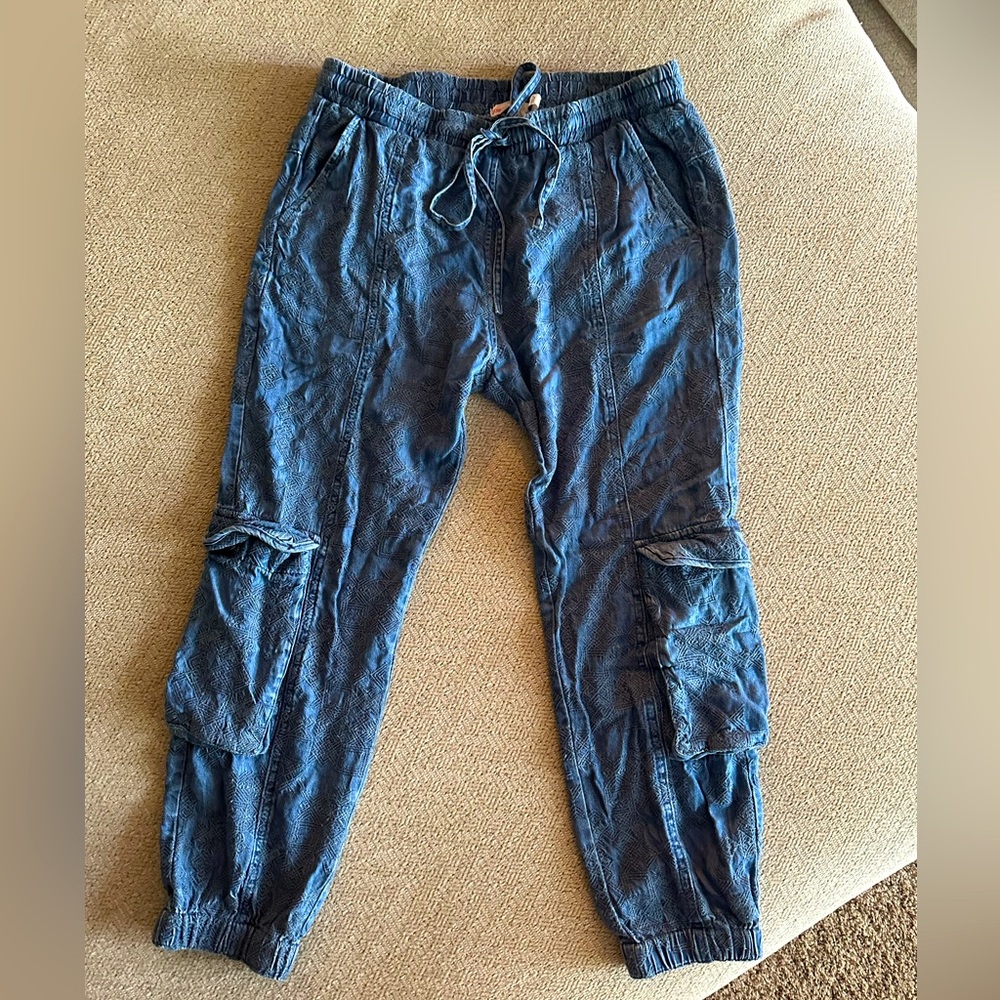 Johnny Was denim colored embroidered joggers. Size small, cargo style pockets.